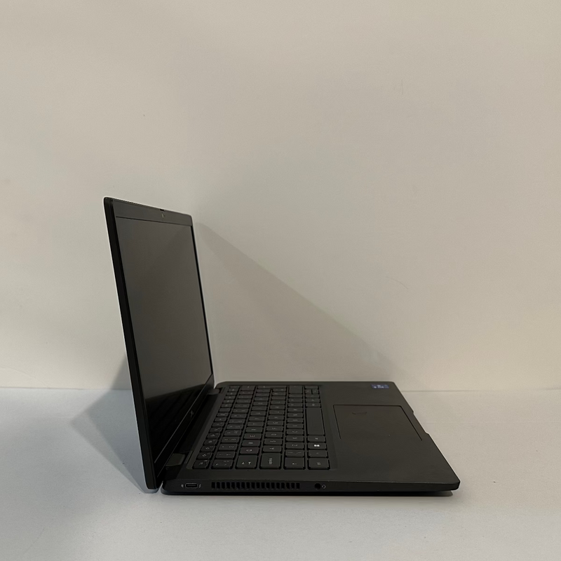 The Front View of the Dell Latitude 7420 - with 11th Generation of the Intel Core-i5, 256GB SSD and 16GB RAM